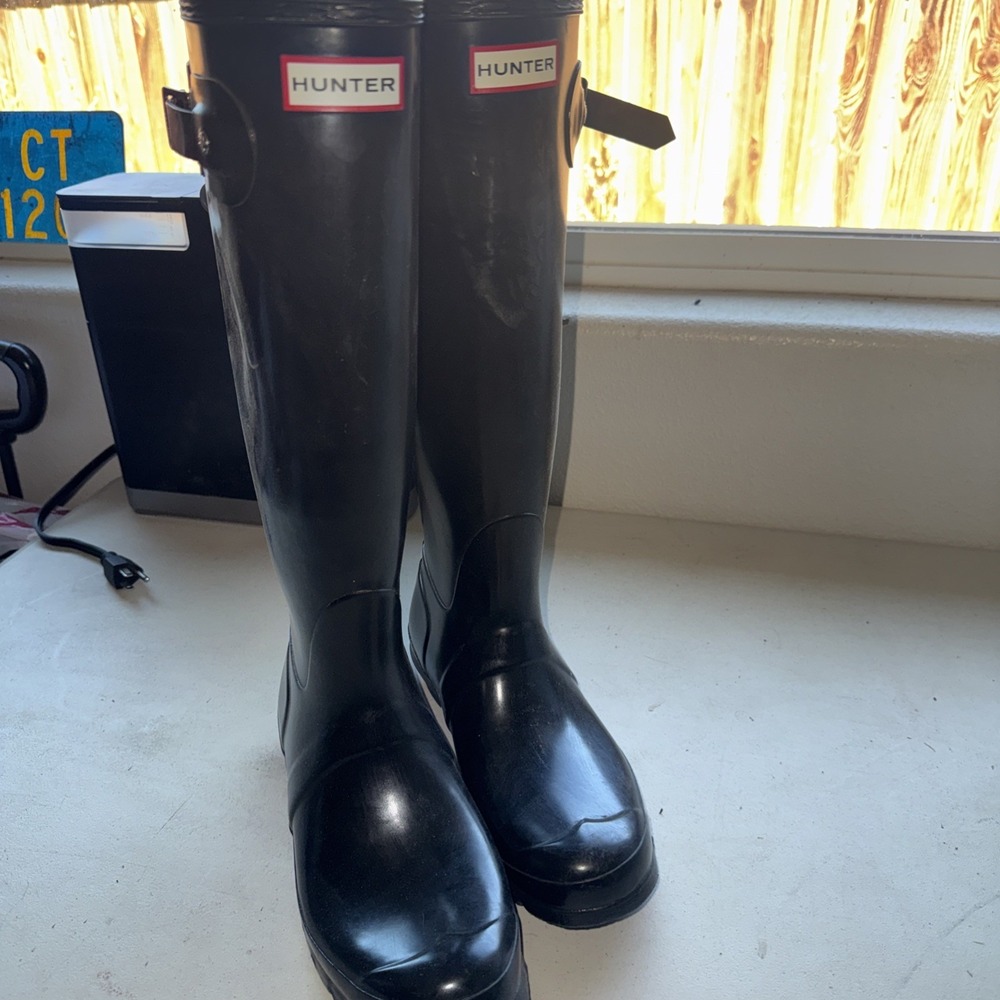 Hunter rain boots Women's Original Tall Gloss Boot US 9 Black